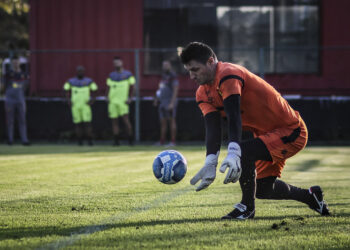 Sport: Dênis ressalta importância de não sofrer gols na reta final da Série B: “Um grande passo para a vitória”