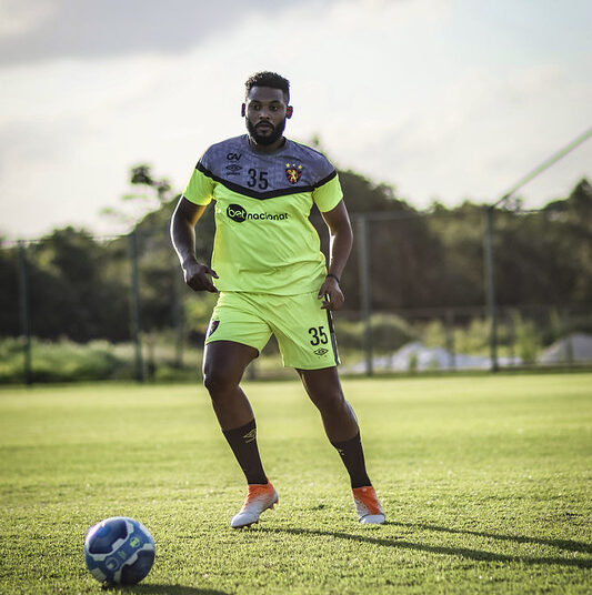 Sport: Sabino comenta sobre gols sofridos no início dos jogos: “Dificulta o nosso trabalho”