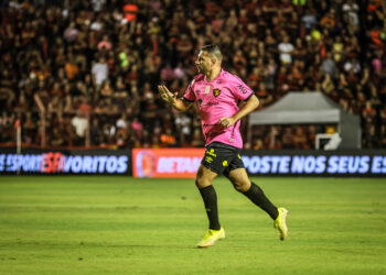 “Afrouxou um pouco no final para defender um ponto”, diz Diego Souza, aborrecido com a postura do Sport após o empate