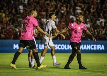 Sport leva três gols, mas reage e empata com a Ponte Preta