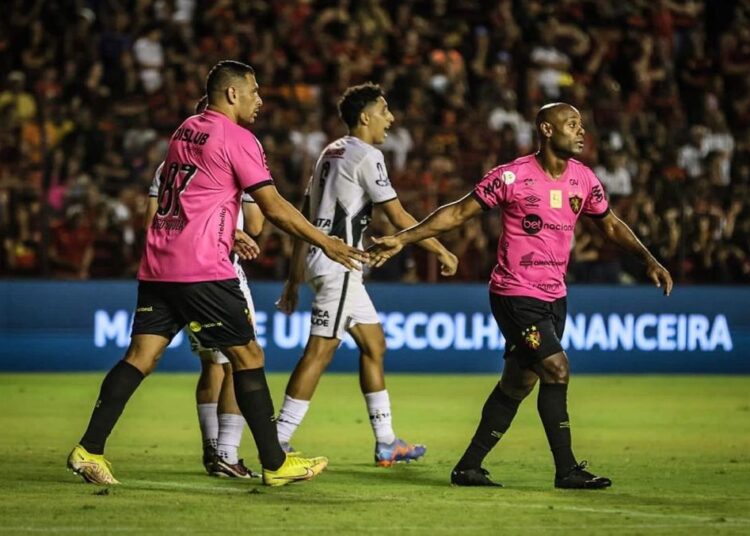 Sport leva três gols, mas reage e empata com a Ponte Preta