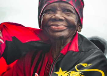 Sport presta homenagem à Dona Maria José em setor das sociais