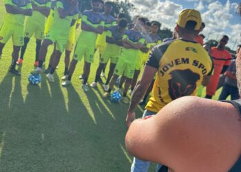 Sport: Torcida Organizada comparece ao CT e conversa com jogadores