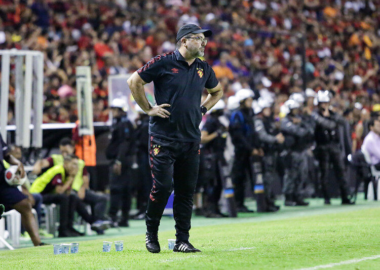 Enderson Moreira faz pronunciamento em rede social e pede união em momento difícil do Sport na temporada