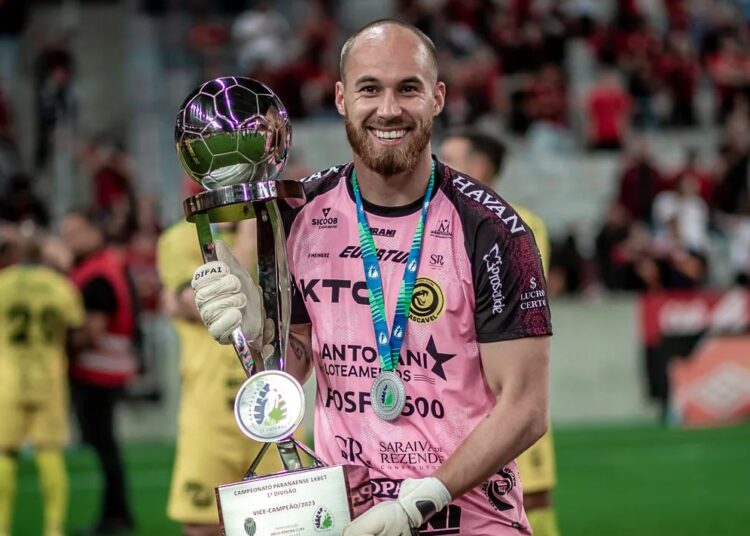 Santa Cruz acerta empréstimo do goleiro André Luiz para 2024