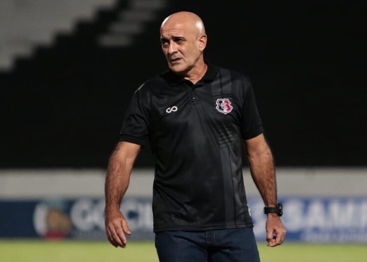 Santa Cruz próximo de acerto com o treinador Itamar Schülle para 2024