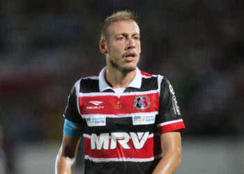 Presidente do Santa Cruz revela conversas visando o retorno do volante Uillian Correia