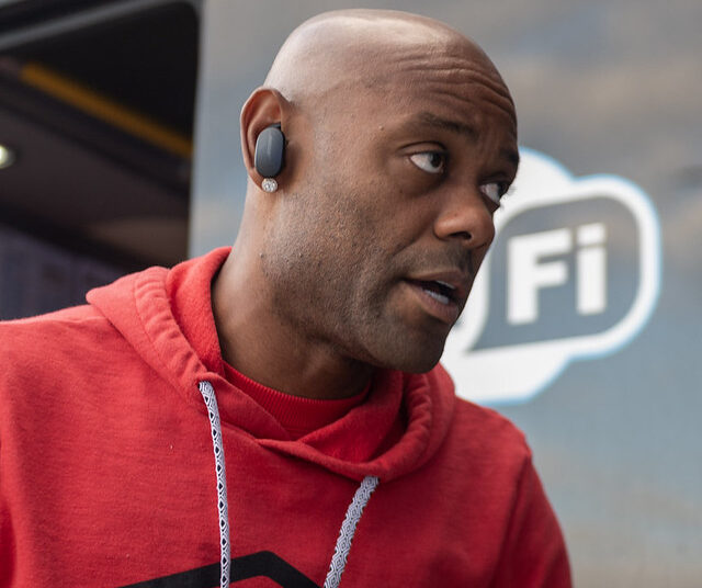 Náutico apresenta proposta para o atacante Vagner Love e aguarda resposta