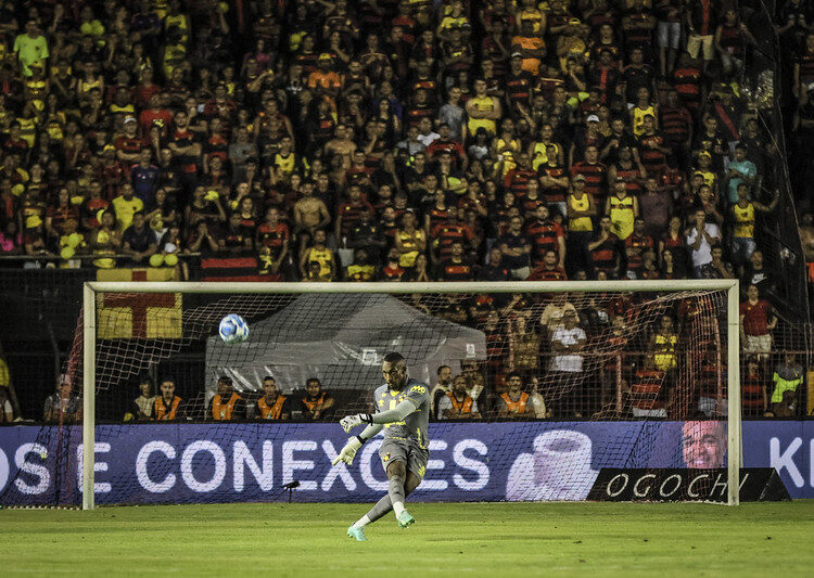 Sport oficializa a renovação de contrato do goleiro Jordan