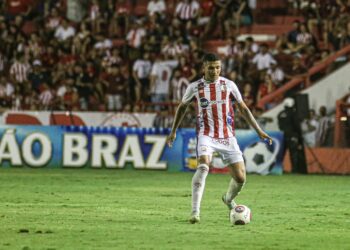 Náutico comunica venda de volante Mateus Cocão para o Vasco da Gama