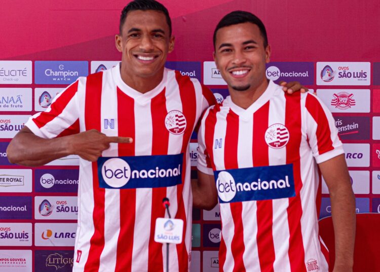 Náutico: Em apresentação, Arnaldo comenta disputa pela titularidade e Kauan destaca versatilidade