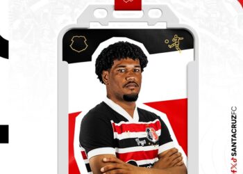 Santa Cruz anuncia contratação do lateral direito Wellisson, formado no Vitória