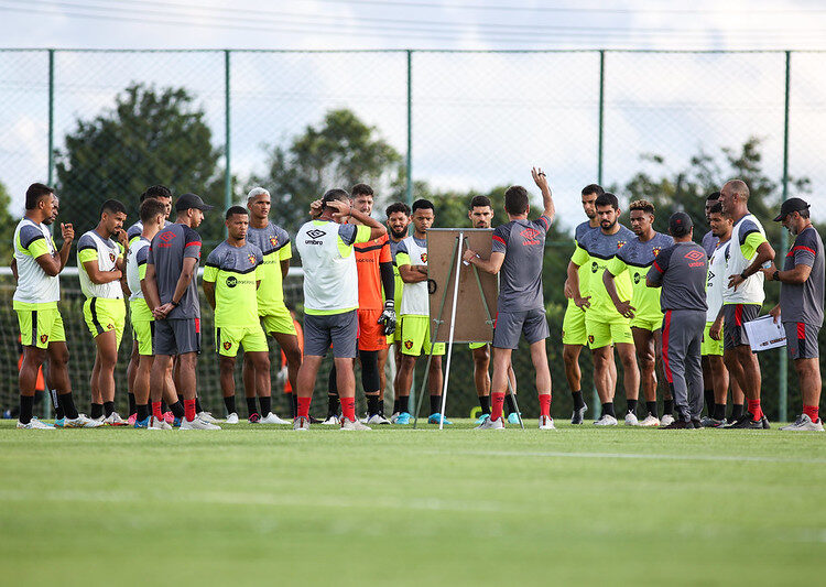 Sport: Confira o esboço de time montado por Mariano Soso em treinamento nesta terça-feira (02)