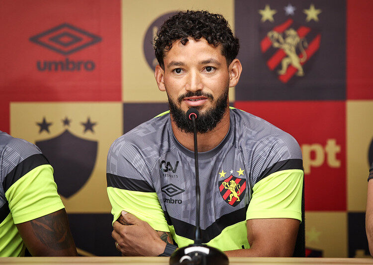 Após boa passagem pelo Santa Cruz, Arthur Caíke quer fazer história com a camisa do Sport