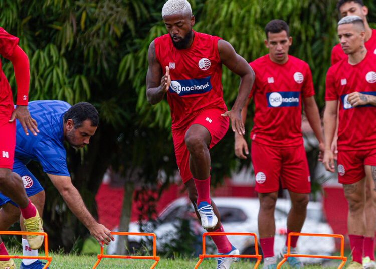 Náutico: Luiz Paulo comenta disputa por vaga no time e confessa ter poucas informações sobre o adversário