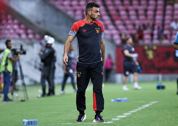 Sport: Mariano Soso define atuação como “decepcionante” e diz que esquema com três zagueiros não justifica fragilidade defensiva