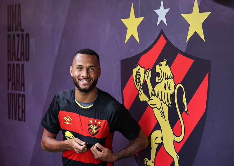 “Paixão e vontade de jogar por este clube”, diz Gustavo Coutinho em retorno ao Sport