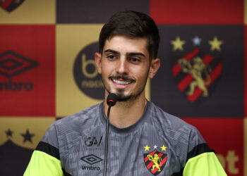 Sport: Pedro Vilhena celebra primeiro gol como profissional e comenta convivência com o treinador Mariano Soso