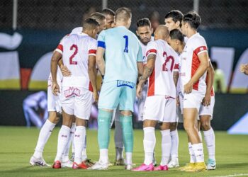 Allan Aal destaca entrega da equipe do Náutico e lamenta gol sofrido nos acréscimos