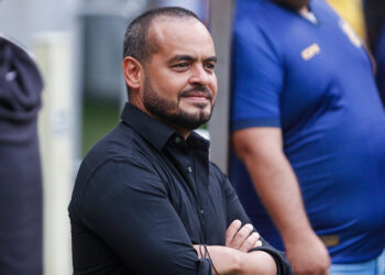 “Tem 24 horas para entrar com o processo contra a gente, porque o Retrô jogou com o calção azul”, diz Laércio Guerra após vitória contra o Náutico