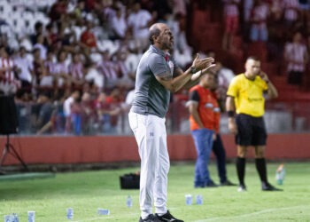 Náutico: Allan Aal elogia atuação da equipe e vê margem para evolução