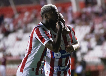 Com gol de Ray Vanegas, Náutico vence Petrolina e assume a liderança do Pernambucano