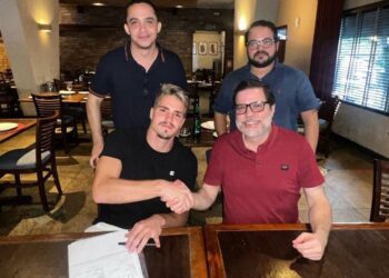 Santa Cruz confirma renovação de contrato com Matheus Melo até 2026