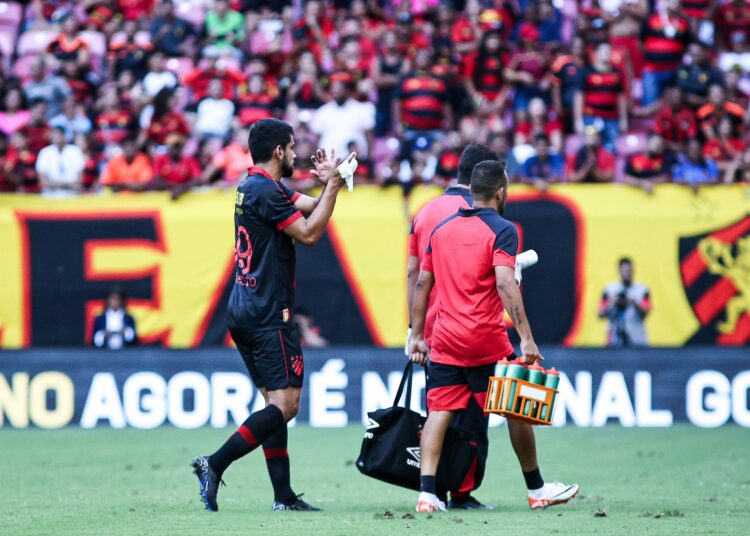Sport: Após trauma na mão, Zé Roberto realizará cirurgia e será desfalque por cerca de um mês