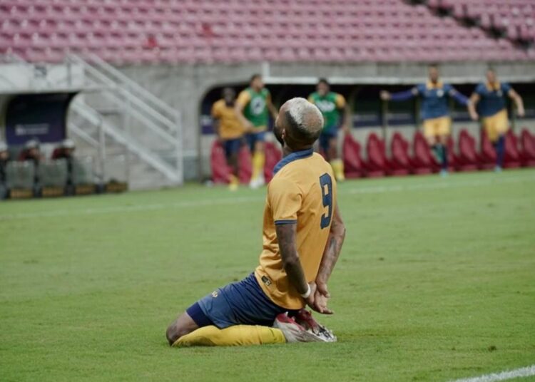 Retrô vence confronto direto contra o Náutico e assume vice-liderança