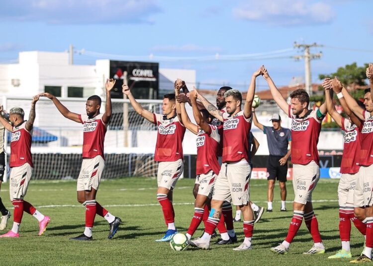 Santa Cruz supera erro de arbitragem e vence Petrolina no Sertão
