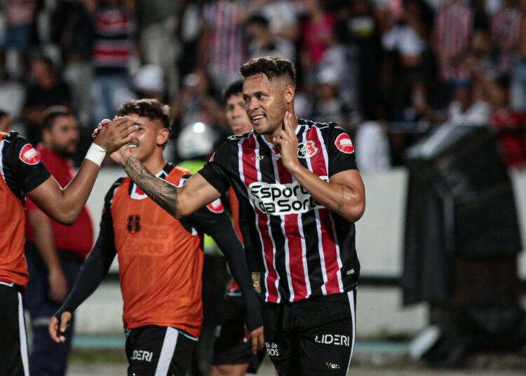 Santa Cruz “acorda” no segundo tempo e goleia Afogados no Arruda