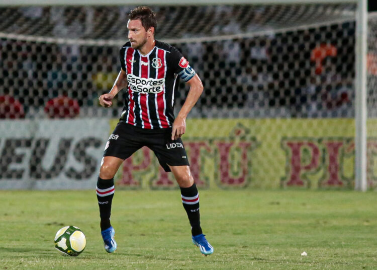 Rafael Pereira destaca evolução do Santa Cruz e diz que equipe “não leva favoritismo para dentro de campo”