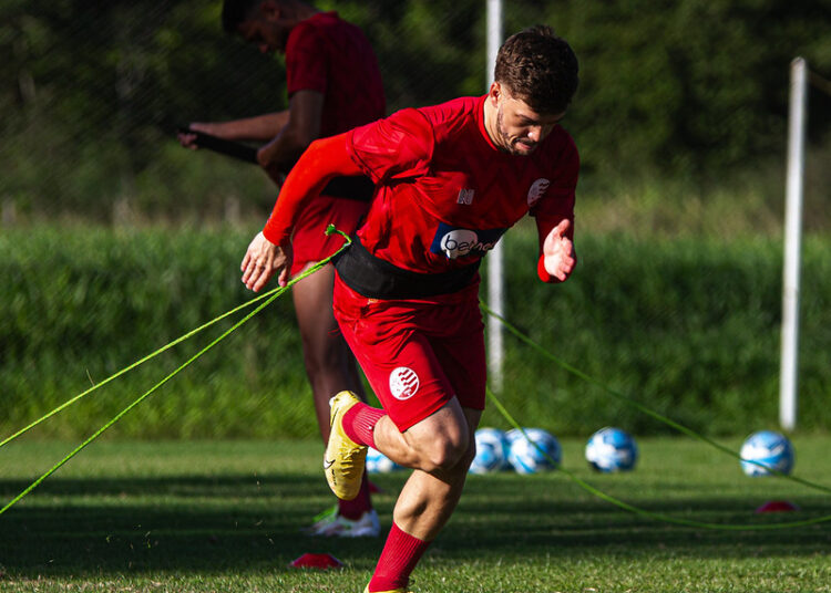Náutico: Júlio César tem lesão confirmada e será desfalque contra o Retrô