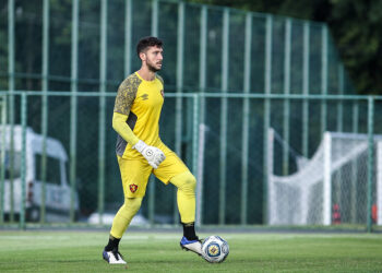 Sport rejeita proposta do Internacional por Caíque França