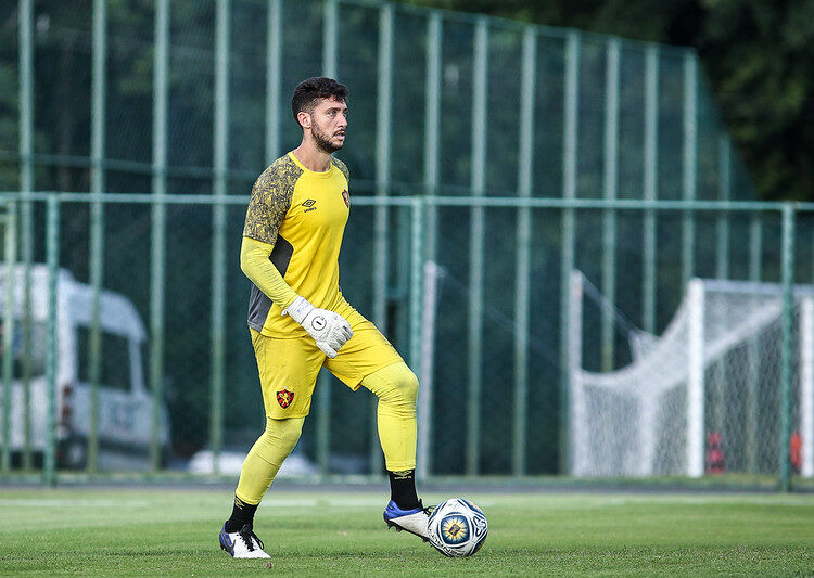 Sport rejeita proposta do Internacional por Caíque França