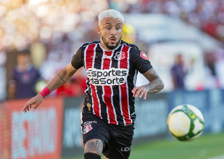 Santa Cruz: João Diogo enaltece trabalho de Itamar Schülle, celebra vaga na Série D 2025 e comenta clássico contra o Sport