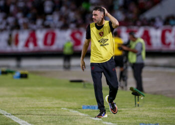 Mariano Soso reconhece primeiro tempo ruim no clássico, mas acredita que Sport merecia a vitória