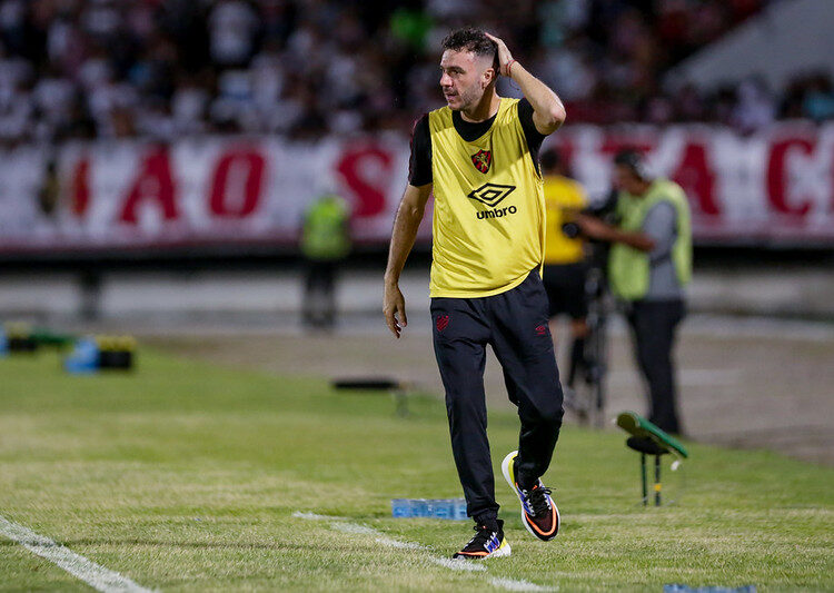 Mariano Soso reconhece primeiro tempo ruim no clássico, mas acredita que Sport merecia a vitória
