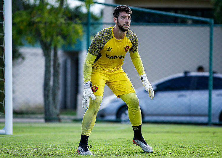 Sport confirma renovação de contrato com Caíque França até o final de 2026