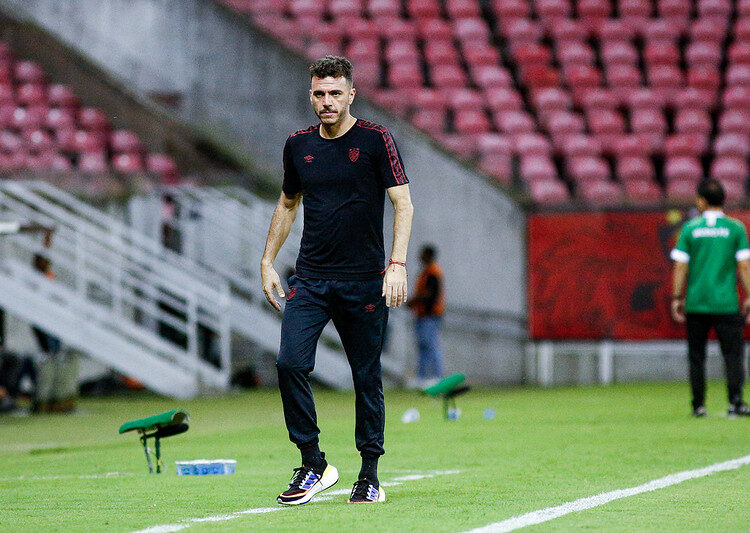 Mariano Soso valoriza classificação do Sport, mas faz alerta sobre atuação: “Temos que melhorar”