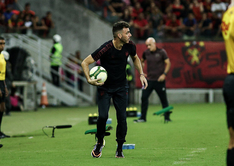 Mariano Soso elogia postura do Sport e assume responsabilidade por queda de rendimento nas finalizações: “Tenho que cobrar mais”