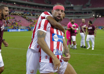 Náutico: Paulo Sérgio sofre punição após nova expulsão por gestos obscenos