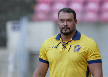 Retrô confirma demissão de Roberto Fernandes após eliminação no Campeonato Pernambucano