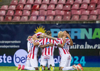 Náutico: Após empate no clássico, Allan Aal enaltece entrega da equipe e explica mudanças na escalação