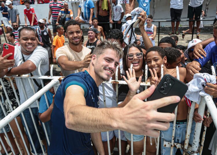Santa Cruz: Torcida comparece em último treino antes do clássico contra o Sport