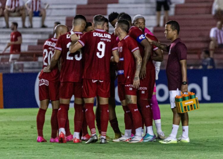 Náutico empata com o CRB, mas segue no G4 do Nordestão