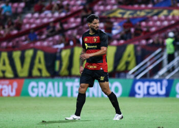 Com poucas oportunidades, Arthur Caíke acerta saída do Sport