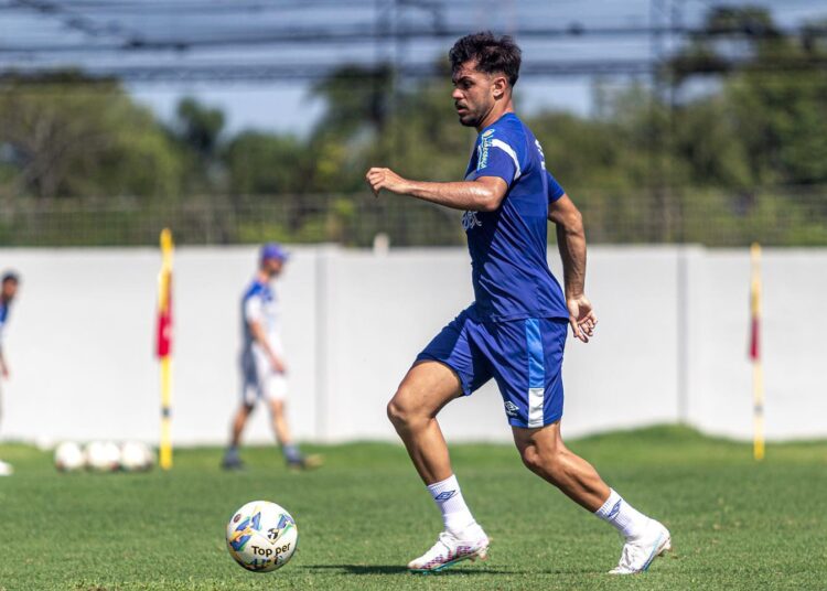 Náutico encaminha contratação por empréstimo do meia Andrey