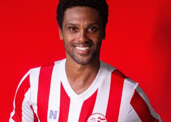 Náutico confirma contratação do centroavante Bruno Mezenga