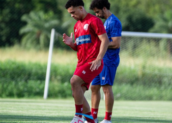 Náutico: Kayon celebra retorno aos gramados após longo período afastado por lesão